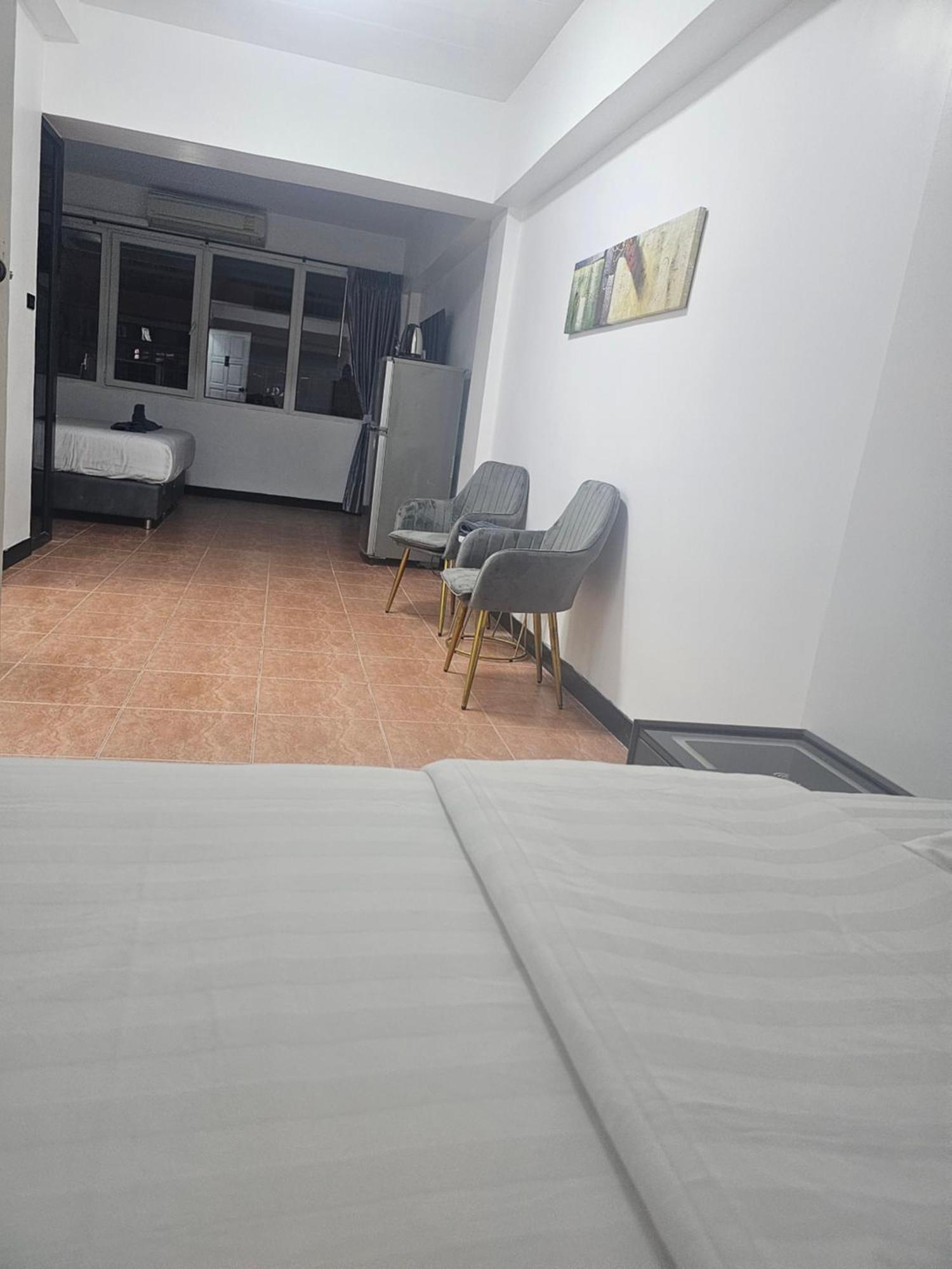 Happy Beach Jomtien Guesthouse Exterior foto