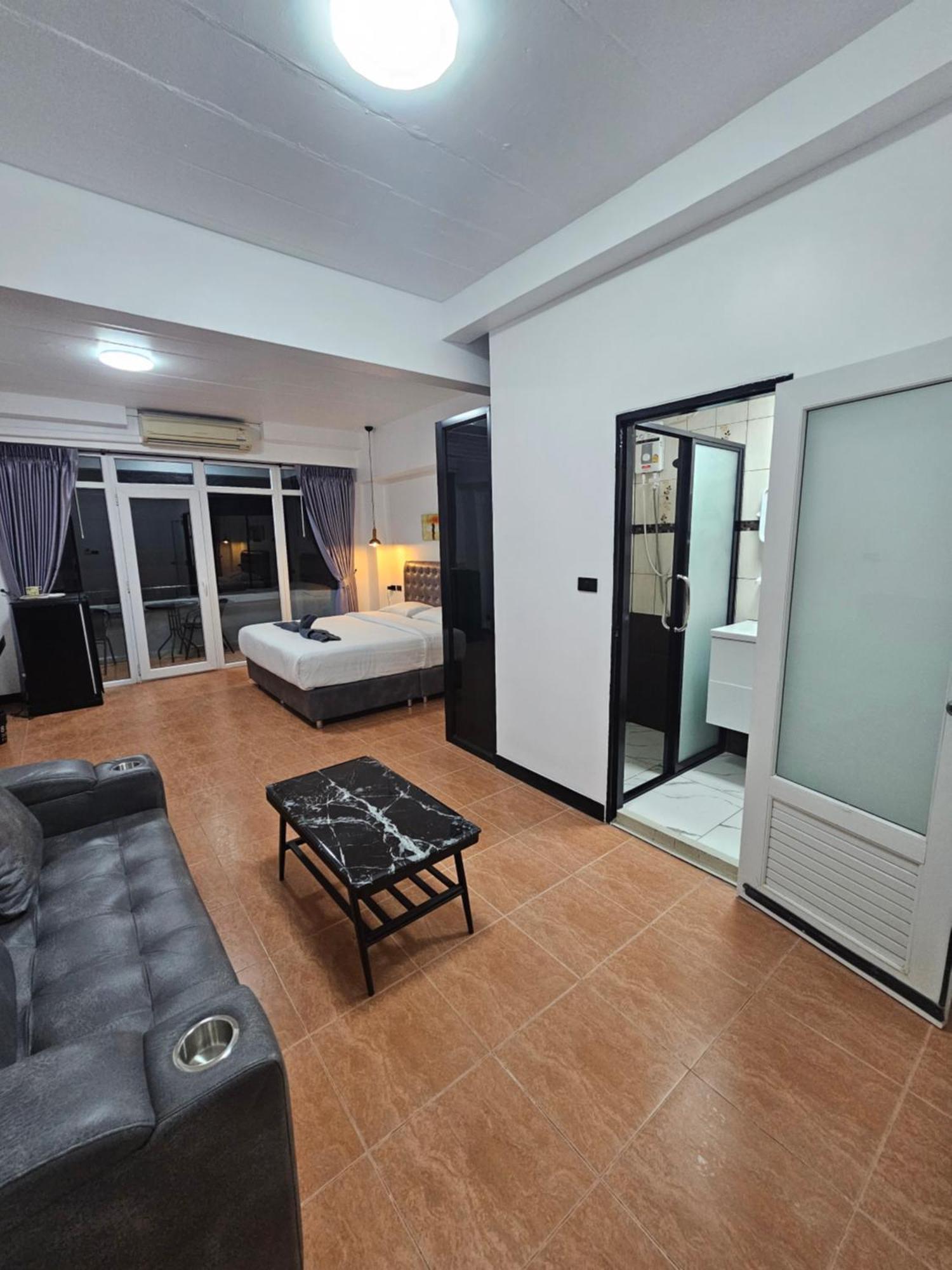 Happy Beach Jomtien Guesthouse Exterior foto